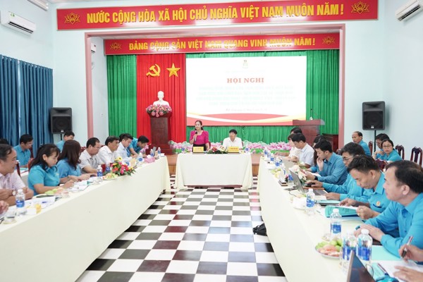 Đoàn công tác của Tổng LĐLĐ Việt Nam làm việc với lãnh đạo Tỉnh ủy và Ban Chấp hành LĐLĐ tỉnh về công tác phát triển đoàn viên, thành lập công đoàn cơ sở