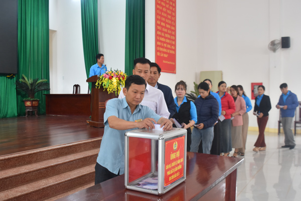 Đoàn viên, CNVCLĐ Krông Búk ủng hộ nhân dân miền Bắc bị thiệt hại do bão Yagi 267 triệu đồng.