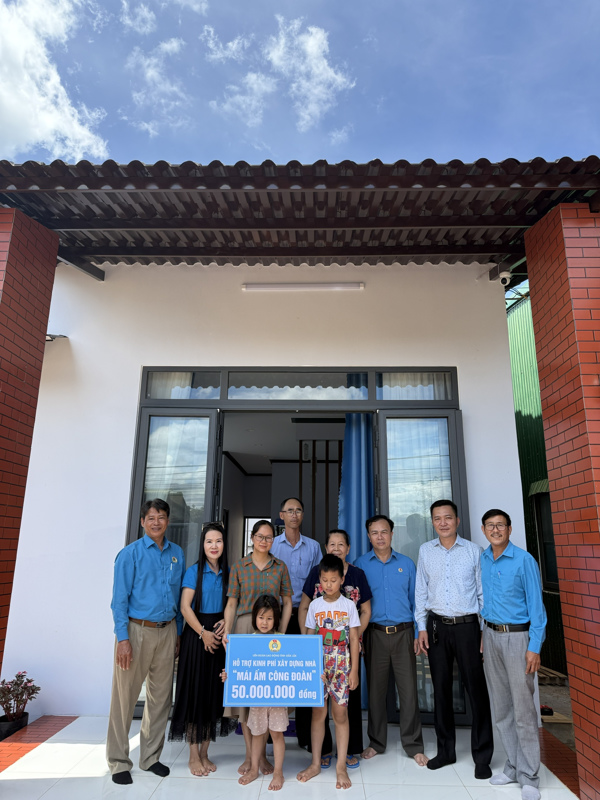 Liên đoàn Lao động tỉnh hỗ trợ xây nhà Mái ấm Công đoàn cho giáo viên có hoàn cảnh khó khăn ở huyện Krông Búk