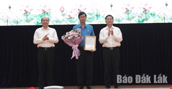 Đồng chí Lê Văn Thành, Chủ tịch LĐLĐ tỉnh được Ban Bí Thư chỉ định tham gia Ban Chấp hành Đảng bộ tỉnh nhiệm kỳ 2020-2025