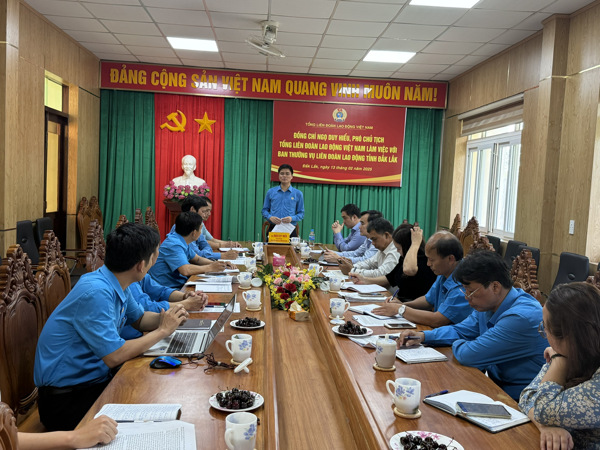 Đoàn công tác Tổng Liên đoàn làm việc với Ban Thường vụ Liên đoàn Lao động tỉnh