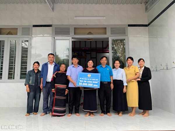 Hỗ trợ xây dựng 3 nhà “Mái ấm Công đoàn”