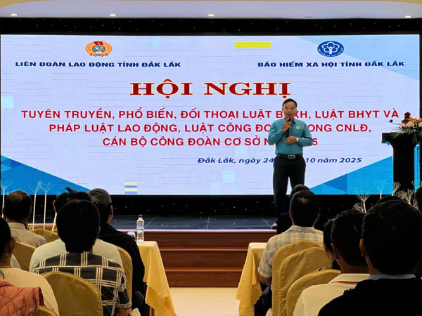 Công đoàn Đắk Lắk phổ biến chính sách, pháp luật cho gần 200 đoàn viên, người lao động.