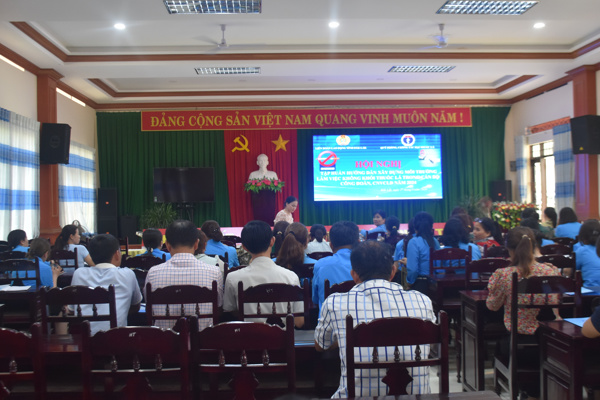 Trên 150 cán bộ CĐCS và người lao động huyện Krông Pắk tham gia hội nghị tuyên truyền, đối thoại Pháp luật Lao động, Luật BHXH, BHYT