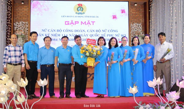 Kỷ niệm Ngày Quốc tế phụ nữ 8/3: Liên đoàn Lao động tỉnh gặp mặt nữ cán bộ công đoàn chuyên trách và cán bộ phụ trách công tác nữ công 