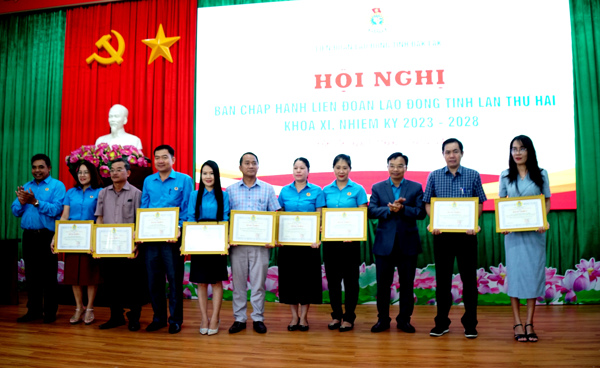 Liên đoàn Lao động tỉnh tổng kết Chương trình “01 triệu sáng kiến-nỗ lực vượt khó, sáng tạo, quyết tâm chiến thắng đại dịch Covid-19”