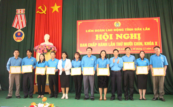 Liên đoàn Lao động tỉnh đạt và vượt nhiều chỉ tiêu năm 2022