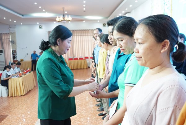 Trên 100 đoàn viên, CNLĐ tham gia Hội nghị tiếp xúc cử tri với Đoàn Đại biểu Quốc hội tỉnh