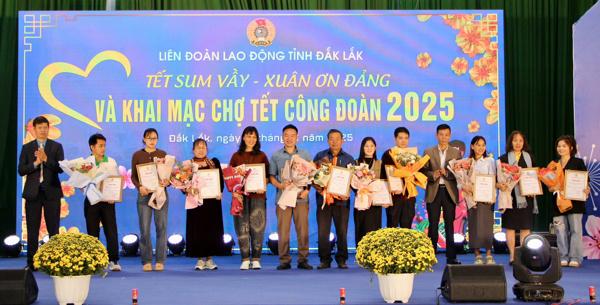 CÔNG ĐOÀN MANG TẾT ĐẾN CHO ĐOÀN VIÊN, NGƯỜI LAO ĐỘNG 