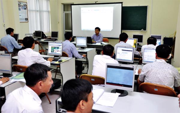 Chính sách đối với cán bộ, công chức, viên chức luân chuyển thuộc tỉnh Đắk Lắk