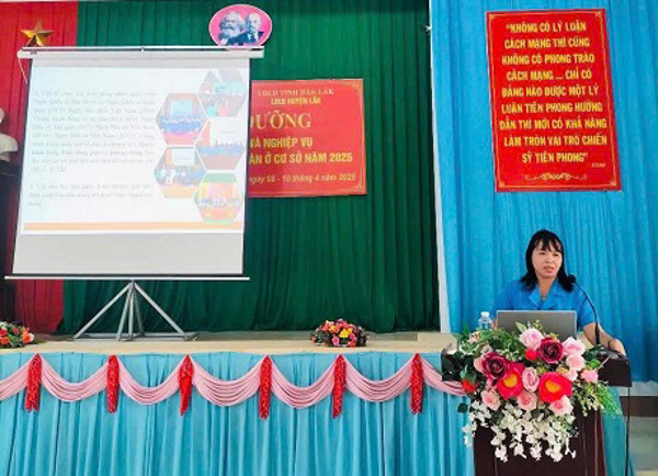 Liên đoàn Lao động huyện Lắk Tổ chức tập huấn lớp bồi dưỡng lý luận chính trị và nghiệp vụ dành cho cán bộ công đoàn ở cơ sở năm 2025