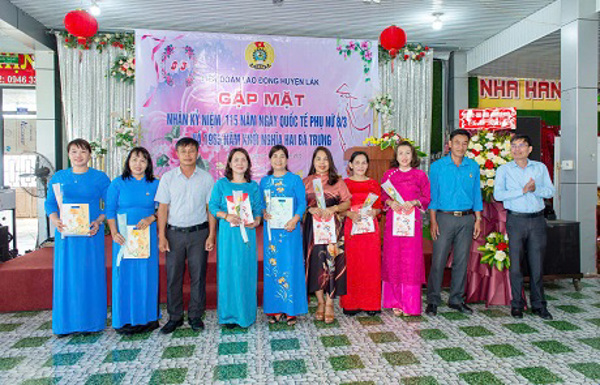 Liên đoàn Lao động huyện Lắk Toạ đàm, gặp mặt Kỷ niệm 115 năm Ngày Quốc tế Phụ nữ 8/3 và 1985 năm khởi nghĩa Hai Bà Trưng