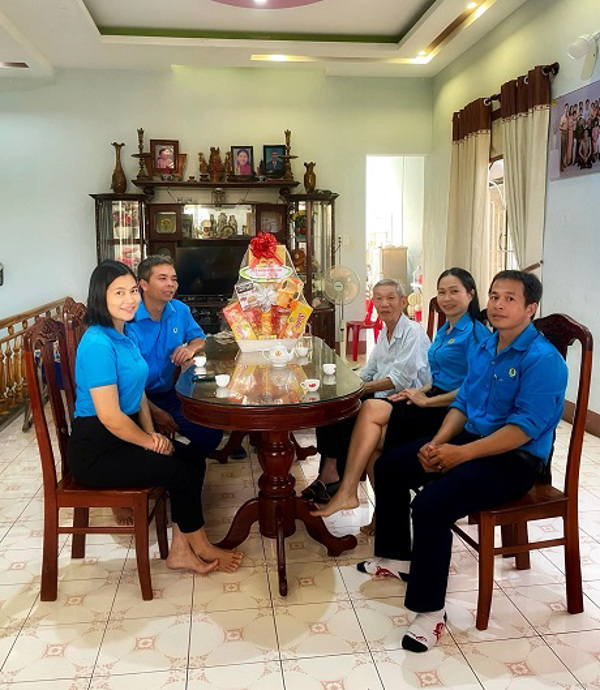 Liên đoàn Lao đông huyện Krông Ana tổ chức thăm và chúc tết cán bộ hưu trí nhân dịp Tết Nguyên đán Giáp Thìn 2024.