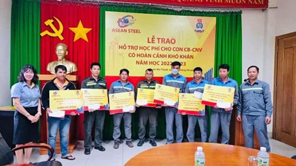 CĐCS CÔNG TY CP THÉP ASEAN TIẾP BƯỚC CHO CON ĐOÀN VIÊN CÓ HOÀN CẢNH KHÓ KHĂN NHÂN DỊP NĂM HỌC MỚI 2022-2023