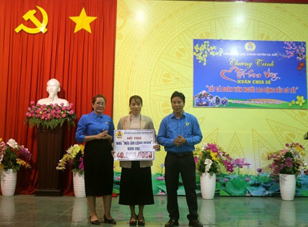 Liên đoàn Lao động huyện Ea Súp Tổ chức Chương trình “Tết sum vầy – Xuân chia sẻ” Tết Nguyên Đán Giáp thìn 2024
