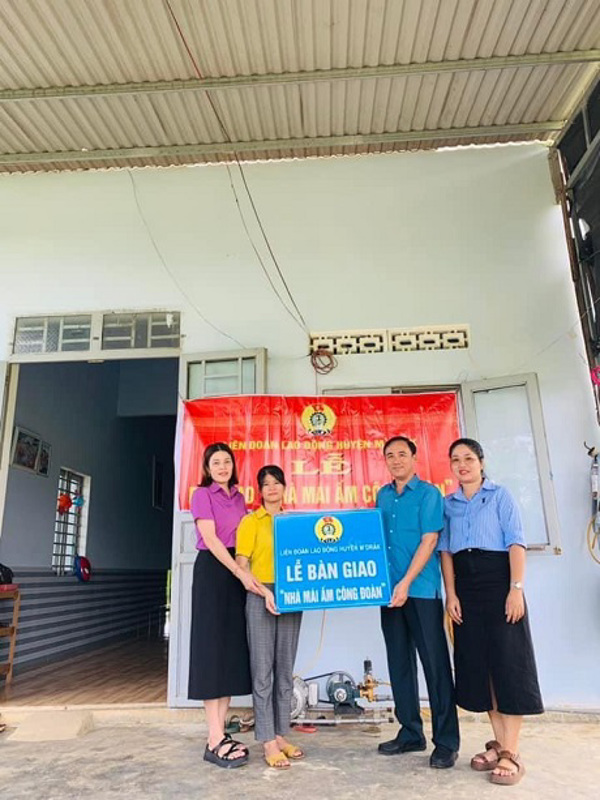 LĐLĐ huyện M’Drắk Tổ chức các hoạt động chăm lo cho đoàn viên, người lao động nhân dịp Tết Nguyên đán Giáp Thìn 2024.
