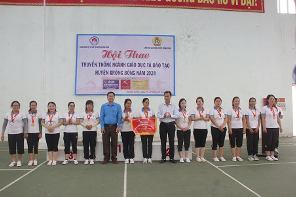 LĐLĐ huyện Krông Bông phối hợp tổ chức  bế mạc Hội thao truyền thống ngành Giáo dục và Đào tạo huyện năm 2024