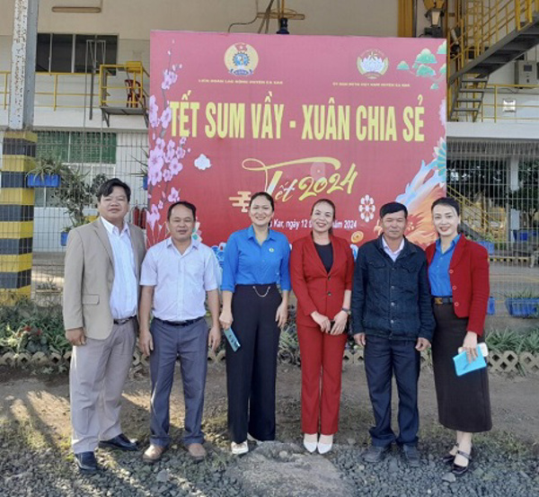 Liên đoàn Lao động huyện Eakar, tổ chức Chương trình “Tết Sum vầy - Xuân chia sẻ” Tết Nguyên đán Giáp Thìn 2024
