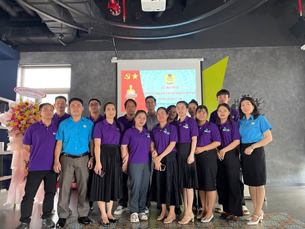 Công đoàn Ngành Công Thương tỉnh Đắk Lắk:  Tổ chức công bố Quyết định thành lập Công đoàn cơ sở Khách sạn SOJO Đắk Lắk, kết nạp 31 đoàn viên vào tổ chức Công đoàn.
