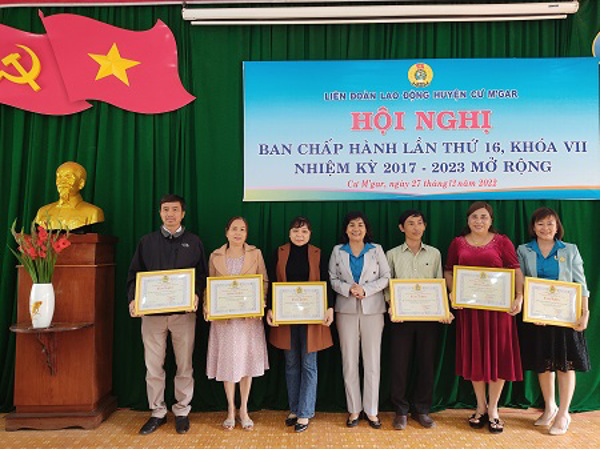 Liên đoàn Lao động huyện CưM'gar tổ chức nhiều hoạt động thiết thực chăm lo cho đoàn viên, người lao động năm 2022