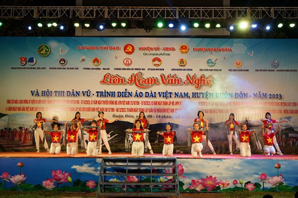Công đoàn huyện Buôn Đôn tổ chức vòng sơ khảo liên hoan Văn nghệ  và Hội thi Dân vũ, trình diễn Áo dài