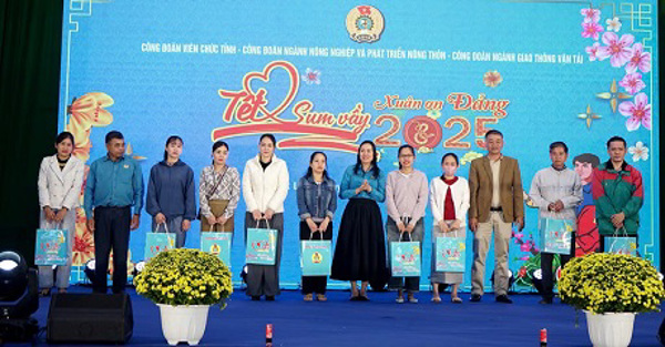 Công đoàn Viên chức tỉnh, Công đoàn ngành Nông nghiệp và PTNT tỉnh, Công đoàn ngành Giao thông Vận tại phối hợp tổ chức Chương trình Tết sum vầy năm 2025