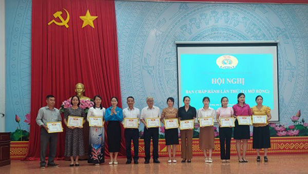 LĐLĐ huyện Krông Ana Tổ chức Hội Nghị Ban Chấp hành  khoá VIII, lần thứ 12