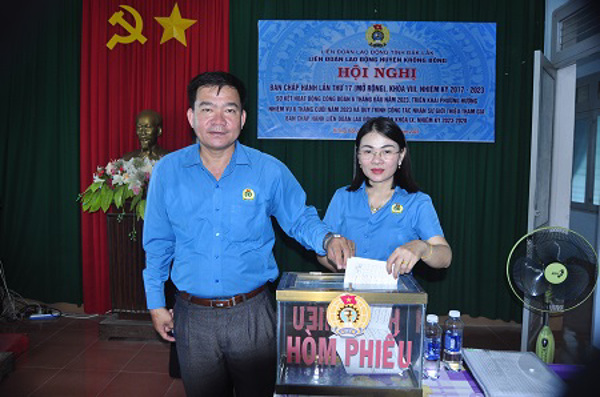 LIÊN ĐOÀN LAO ĐỘNG HUYỆN KRÔNG BÔNG TỔ CHỨC HỘI NGHỊ BAN CHẤP HÀNH LẦN THỨ 17, KHOÁ VIII, NHIỆM KỲ 2017 - 2023 (MỞ RỘNG)