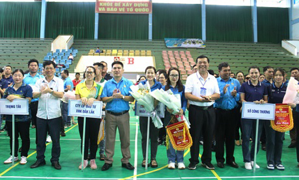 Hội thao ngành Công Thương tỉnh Đắk Lắk: Sôi động, bổ ích; tạo sân chơi lành mạnh, rèn luyện thể thao cho đoàn viên, người lao động.