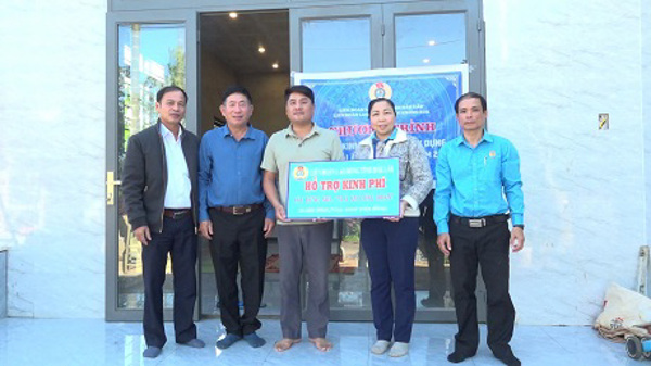 Liên đoàn Lao động huyện Krông Búk tổ chức Chương trình trao kinh phí hỗ trợ xây dựng Nhà mái ấm Công đoàn
