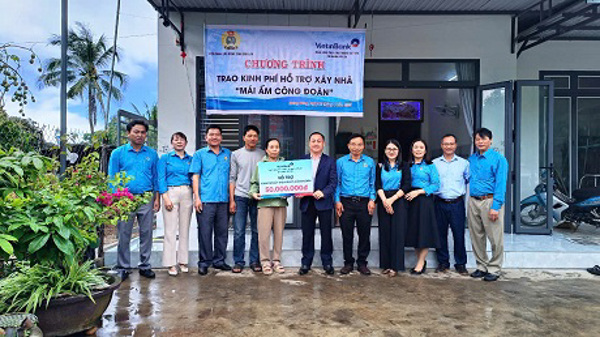 Liên đoàn Lao động huyện Krông Bông Bàn giao nhà “Mái ấm Công đoàn” cho đoàn viên có hoàn cảnh khó khăn