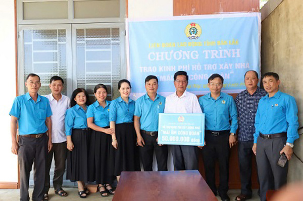 Huyện Krông Năng trao kinh phí hỗ trợ xây dựng nhà “Mái ấm Công đoàn” năm 2025