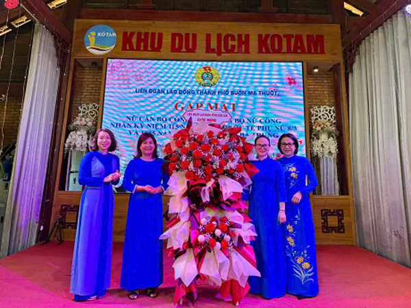 Liên đoàn Lao động TP Buôn Ma Thuột: Gặp mặt nữ cán bộ công đoàn, cán bộ công nhân nhân Kỷ niệm 115 năm Ngày Quốc tế Phụ nữ 8/3 và 1985 năm Khởi nghĩa Hai Bà Trưng