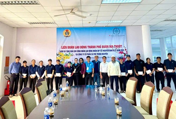 Liên đoàn Lao động TP Buôn Ma Thuột thăm, tặng quà Tết đến đoàn viên, người lao động làm việc tại các doanh nghiệp trên địa bàn