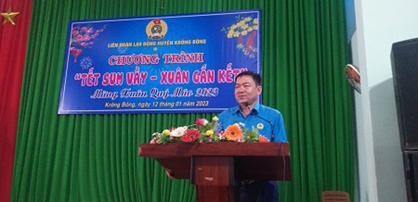 Công đoàn huyện Krông Bông trao tặng 300 suất quà cho đoàn viên, người lao động có hoàn cảnh khó khăn nhân dịp Tết Nguyên đán Quý Mão 2023