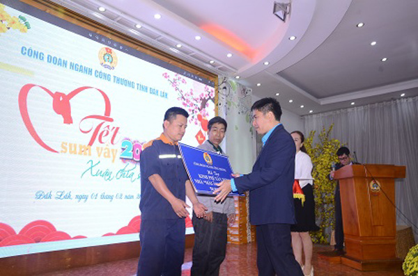 Công đoàn Ngành Công Thương tỉnh Đắk Lắk Tổ chức Chương trình “Tết sum vầy- Xuân chia sẻ” năm 2024 