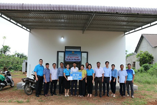 Liên đoàn Lao động Krông Ana bàn gia nhà “Mái ấm công đoàn” cho đoàn viên khó khăn