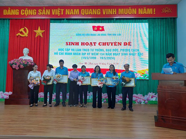 Đảng uỷ Liên đoàn Lao động tỉnh Đắk Lắk Tổ chức sinh hoạt Chuyên đề “Học tập và làm theo tư tưởng, đạo đức, phong cách Hồ Chí Minh nhân dịp Kỷ niệm 134 năm Ngày sinh nhật Bác (19/5/1890 – 19/5/2024).