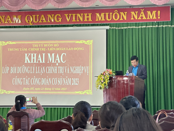 Liên đoàn Lao động thị xã Buôn Hồ tập huấn nghiệp vụ công tác công đoàn cho cán bộ công đoàn cơ sở