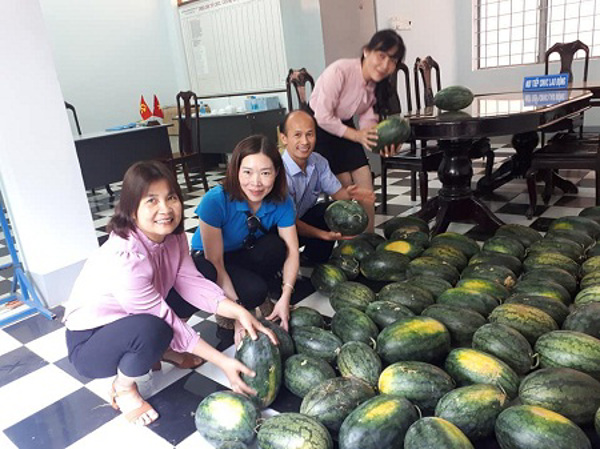 Hỗ trợ, giúp đỡ nông dân tiêu thụ sản phẩm dưa hấu