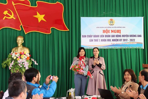 LIÊN ĐOÀN LAO ĐỘNG HUYỆN KRÔNG ANA KIỆN TOÀN CHỨC DANH PHÓ CHỦ TỊCH LĐLĐ HUYỆN KHÓA VIII