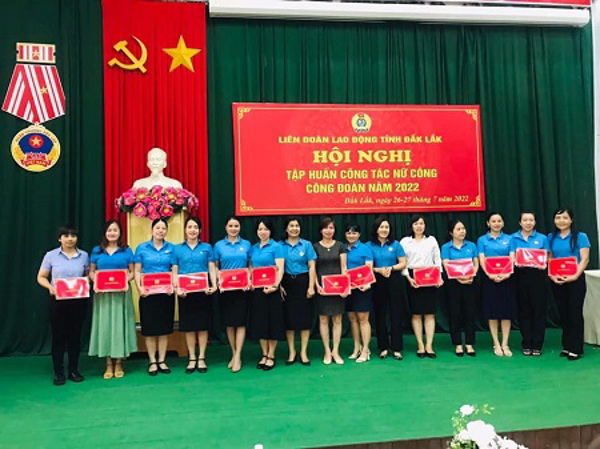 HỘI NGHỊ TẬP HUẤN CÔNG TÁC NỮ CÔNG ĐOÀN NĂM 2022